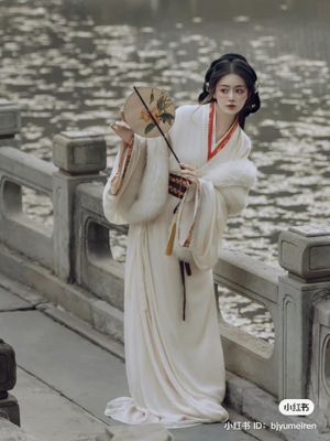 Bệ hạ, nương nương lại đang mơ tưởng đến người