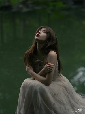 Trăng Chiếu Hoa Nhài