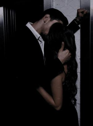 Bóng Tối Và Hợp Đồng Tình Yêu